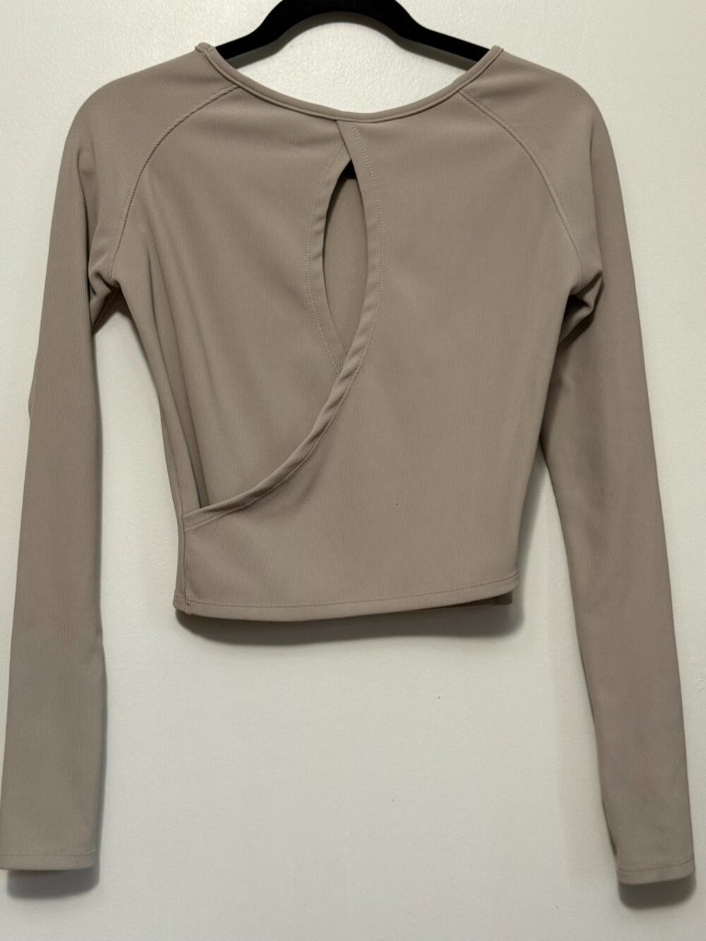 Move Theology Open Back Long Sleeve Crop Top | Taupe |‎ Size Small - Picture 4 of 5